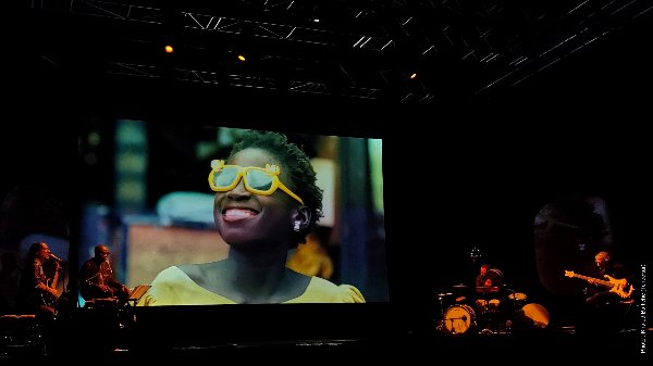 Affiche du film La Petite Vendeusede Soleil - Jazzèbre